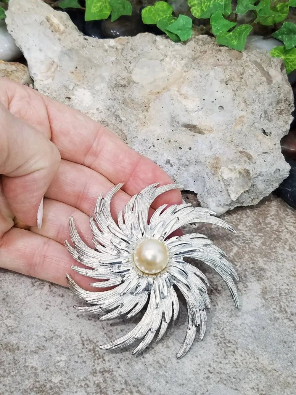 Vtg Signed Sarah Coventry Textured Silver Tone & Pearl Curled Sunburst Brooch